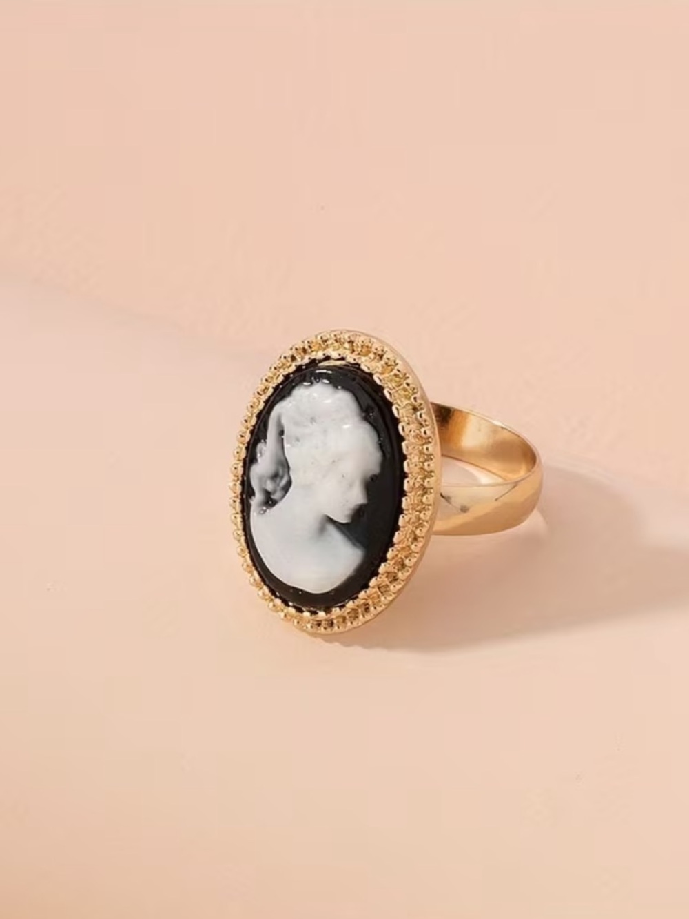 Size 8 Gold Cameo Oval Ring with Black and White Profile